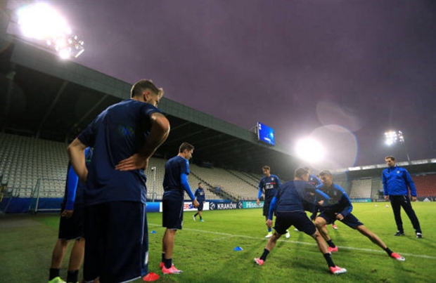 U21 Italia tập xuyên đêm cho ngày ra mắt - Bóng Đá