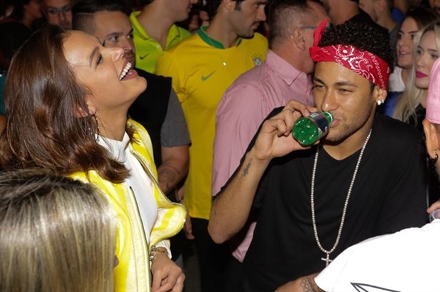 1 tuần hậu chia tay, Neymar và Bruna lại tình trong biển tình - Bóng Đá