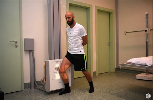 Đội trưởng Inter đích thân tới sân bay đón 'lão tướng' từ Fiorentina - Bóng Đá