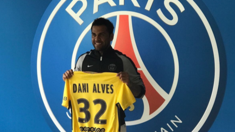 CHÍNH THỨC: Dani Alves tới PSG với mức lương khủng - Bóng Đá