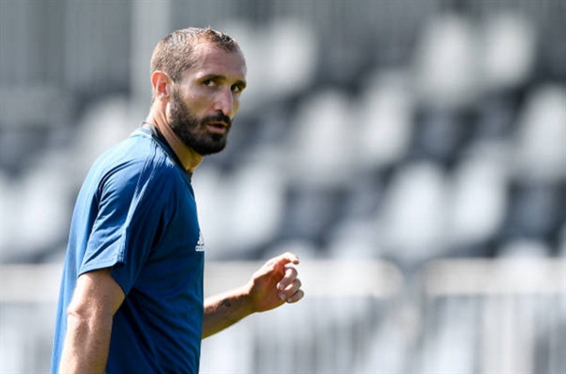 Chiellini buồn rầu khi sân tập vắng bóng Bonucci - Bóng Đá