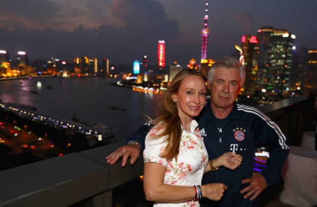 Ancelotti dẫn vợ tham qua cảnh đêm tại Thượng Hải - Bóng Đá