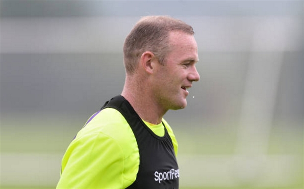 Rooney vã mồ hôi trên sân tập của Everton - Bóng Đá
