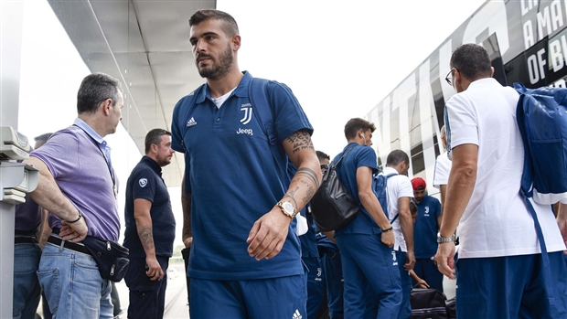 Vừa xong hợp đồng, De Sciglio đã tức tốc bay sang Mỹ hội quân Juventus - Bóng Đá