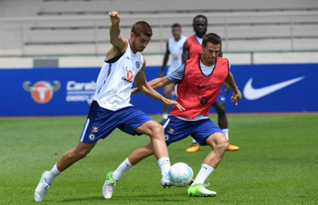 Lạ nước lạ cái, Morata được Conte tận tình chỉ bảo trên sân tập - Bóng Đá