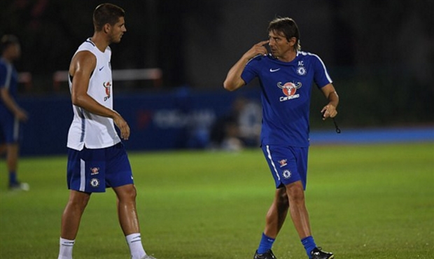 Lạ nước lạ cái, Morata được Conte tận tình chỉ bảo trên sân tập - Bóng Đá
