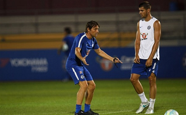 Lạ nước lạ cái, Morata được Conte tận tình chỉ bảo trên sân tập - Bóng Đá