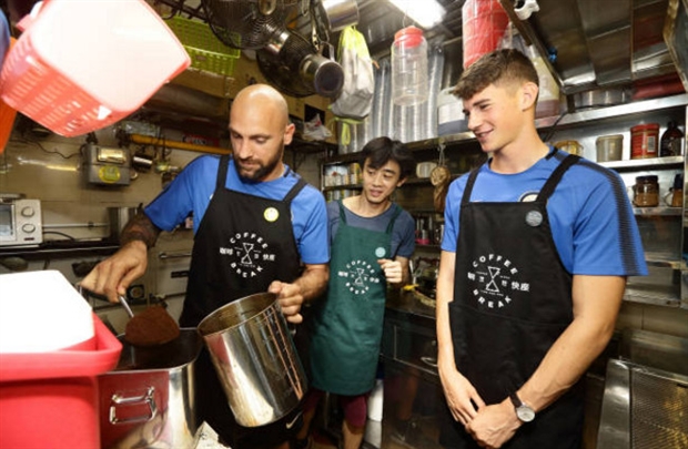 Tới Singapore, sao Inter 'trốn' đội đi pha cà phê - Bóng Đá