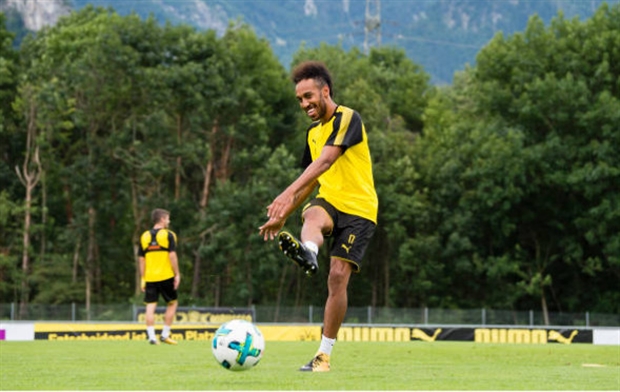 Chốt xong tương lai, Aubameyang tươi cười chào NHM Dortmund - Bóng Đá