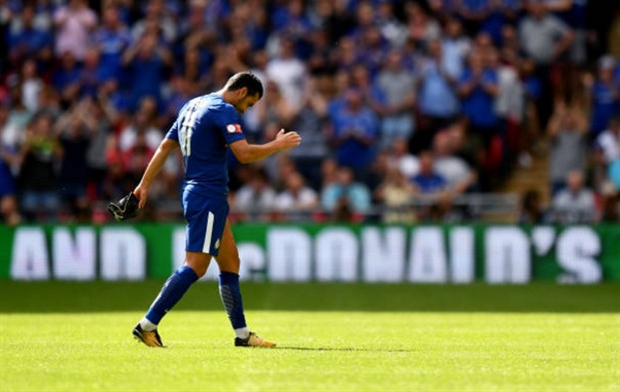 Pedro bị đuổi, fan Chelsea tố trọng tài là người của Arsenal - Bóng Đá