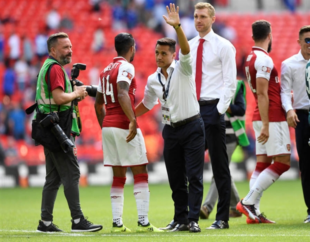 Sanchez vẫy tay chào, Fan Arsenal bắt đầu thấy sợ - Bóng Đá