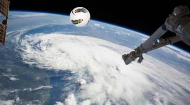 NASA mệt mỏi đi tìm trái bóng của Courtois  - Bóng Đá