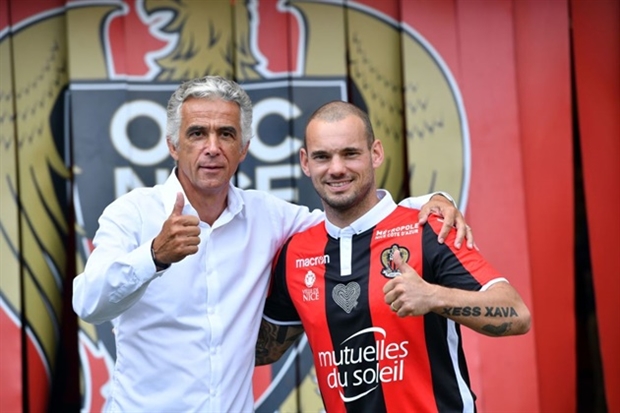 Buổi tập đầu tiên của Sneijder trong màu áo Nice - Bóng Đá