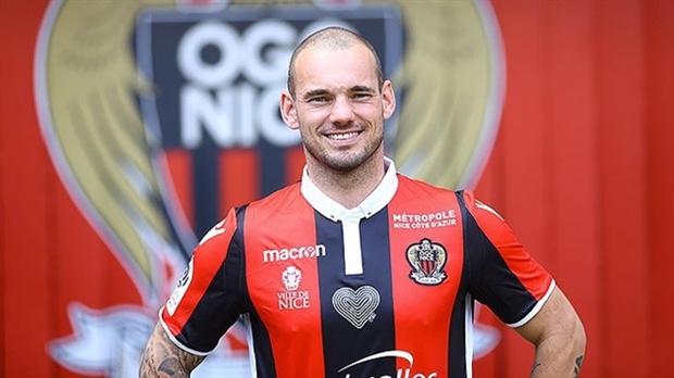 Buổi tập đầu tiên của Sneijder trong màu áo Nice - Bóng Đá