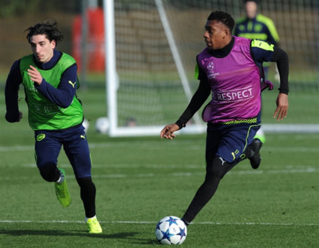 Bellerin và Iwobi đắm chìm trong thế giới 'Endless' - Bóng Đá