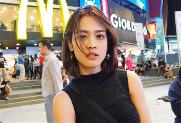 Nữ phóng viên Thái làm 'chao đảo' SEA Games 29 - Bóng Đá