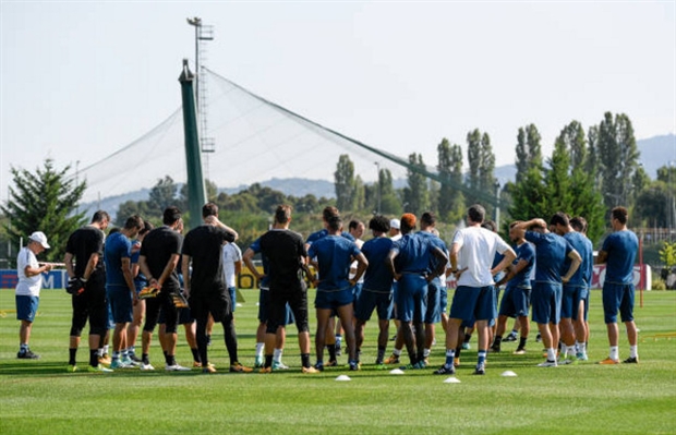 Buffon và đồng đội quyết tâm lấy lại niềm tin từ NHM Juventus - Bóng Đá