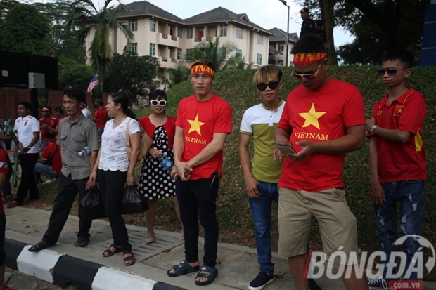NÓNG: NHM Việt Nam ngơ ngác vì không thể mua vé xem trận đấu của tuyển nữ - Bóng Đá