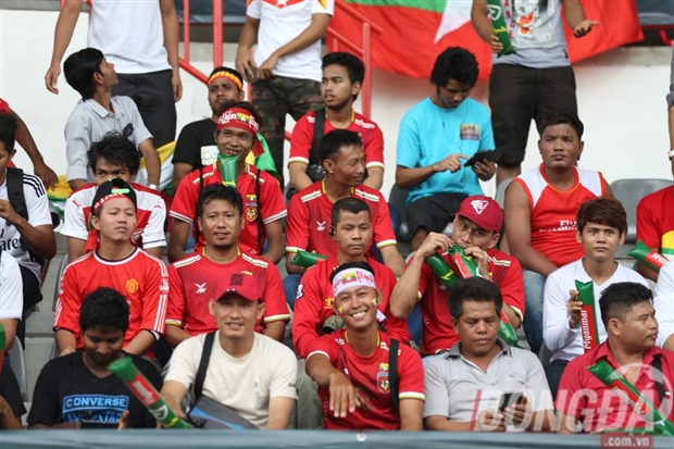 NÓNG: NHM Việt Nam ngơ ngác vì không thể mua vé xem trận đấu của tuyển nữ - Bóng Đá