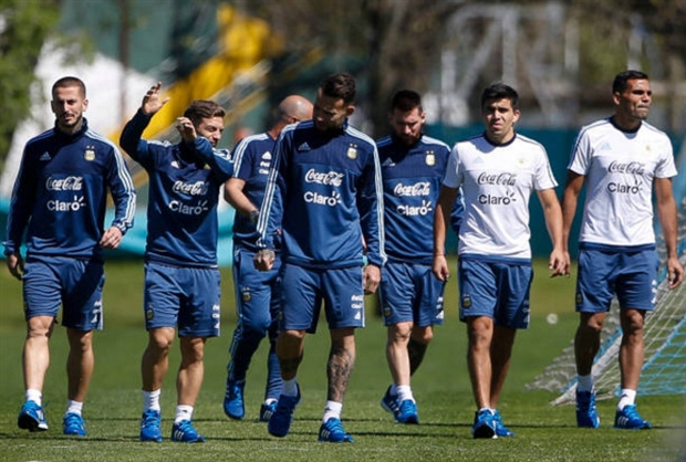 Buổi tập 'nặng nề' của Messi và các đồng đội tại tuyển Argentina - Bóng Đá