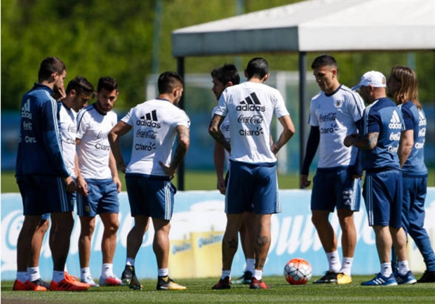 Buổi tập 'nặng nề' của Messi và các đồng đội tại tuyển Argentina - Bóng Đá