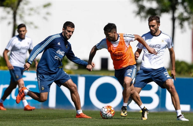 Buổi tập 'nặng nề' của Messi và các đồng đội tại tuyển Argentina - Bóng Đá