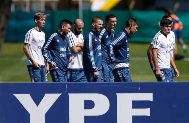 Buổi tập 'nặng nề' của Messi và các đồng đội tại tuyển Argentina - Bóng Đá