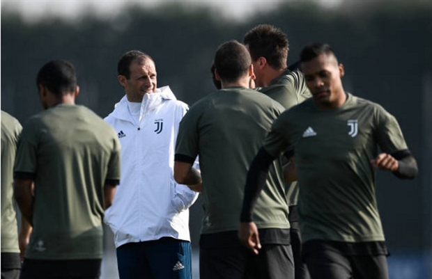 'Hàng hiệu' Higuain cười thả ga cùng đồng đội trước ngày rời Italia - Bóng Đá