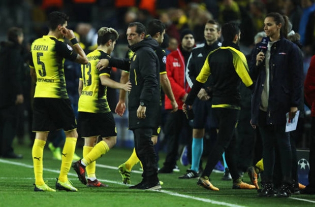 Khả năng bị loại cao, Dortmund nắm tay xin lỗi NHM  - Bóng Đá