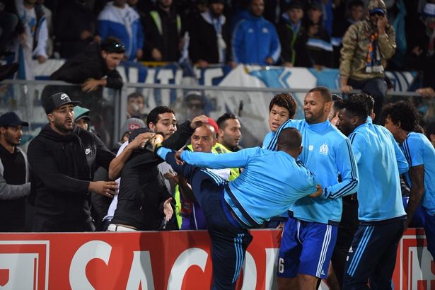 Bị chỉ trích, Patrice Evra quay sang 'đá đểu' CĐV Marseille - Bóng Đá