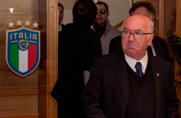 Họp báo căng thẳng, ông Tavecchio rời ghế chủ tịch FIGC - Bóng Đá