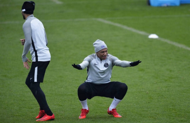 Mbappe liên tục pha trò khiến Neymar không thể nhịn cười - Bóng Đá