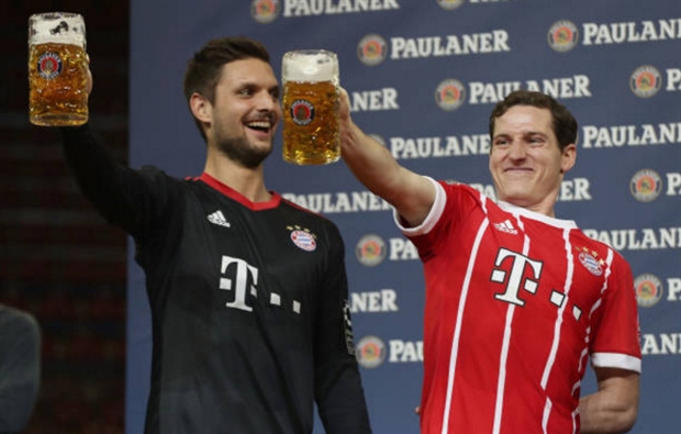Quên đi thất bại, sao Bayern nâng ly cùng người hâm mộ - Bóng Đá