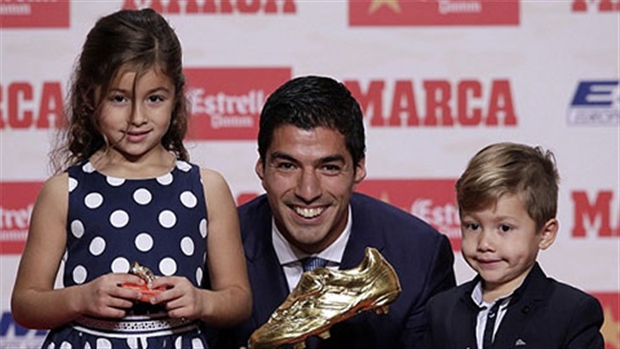 Messi rủ Suarez cùng nhau khoe Giày Vàng - Bóng Đá