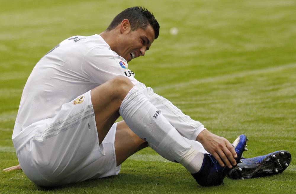 Ronaldo có khả năng vắng mặt trong trận El Clasico - Bóng Đá