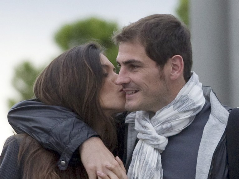 Người yêu của Casillas đầy sức hút trên bìa tạp chí Elle - Bóng Đá