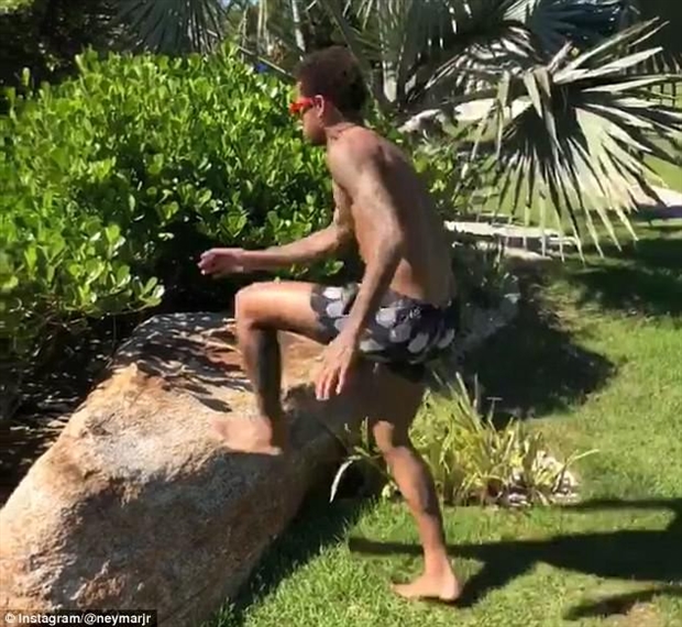 Đang nghỉ Đông, nhưng Neymar vẫn không quên luyện tập  - Bóng Đá