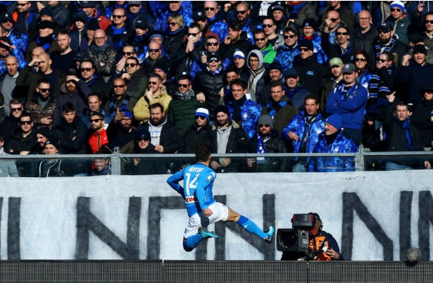 Thắng vừa đủ, Napoli quyết không cho Juventus vượt mặt - Bóng Đá