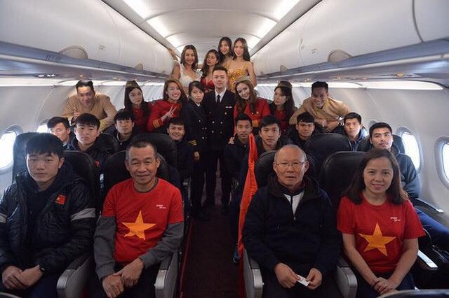 VietJet CHÍNH THỨC xin lỗi vì sự phản cảm trên chuyến bay đón U23 Việt Nam - Bóng Đá