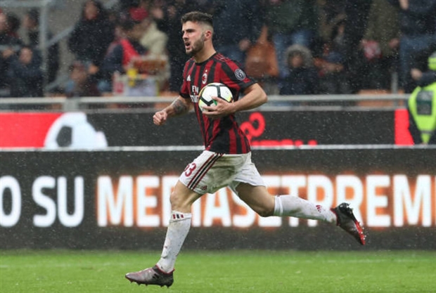 Ngược dòng ngoạn mục, Milan trở lại Serie A với 3 điểm - Bóng Đá