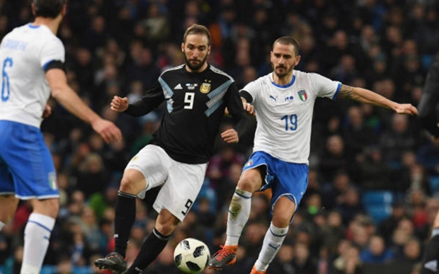 Không cần Messi, Argentina vẫn dễ dàng đáng bại Italia - Bóng Đá