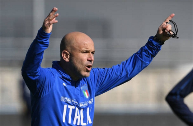 Khởi đầu với thất bại, Di Biagio cau có trong buổi tập của Azzurri - Bóng Đá