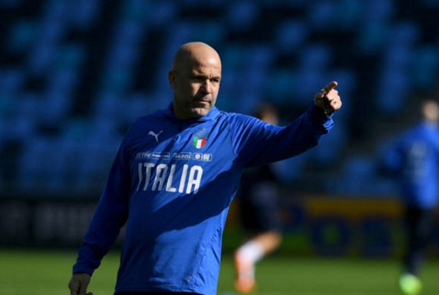 Khởi đầu với thất bại, Di Biagio cau có trong buổi tập của Azzurri - Bóng Đá