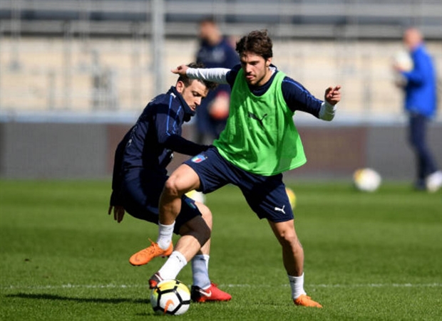 Khởi đầu với thất bại, Di Biagio cau có trong buổi tập của Azzurri - Bóng Đá