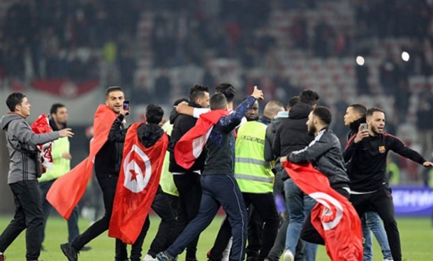 Đánh bại Costa Rica, CĐV Tunisia tràn vào sân ăn mừng như thể vô địch  - Bóng Đá