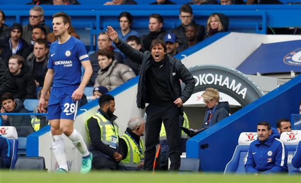 Fan Chelsea và Tottenham hỗn chiến ngay sau trận Derby - Bóng Đá