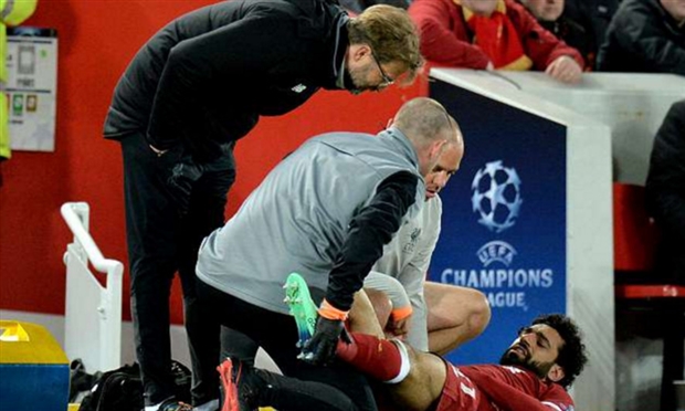 Sau màn hủy diệt Man City, Salah căng thẳng phóng xe đi kiểm tra chấn thương - Bóng Đá
