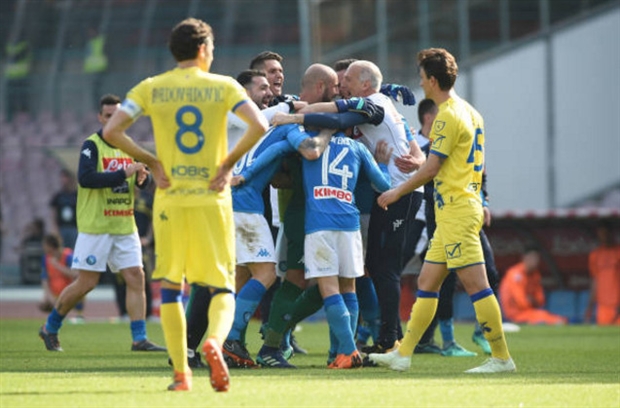 Ngược dòng nghẹt thở, Napoli vẫn chưa 'tha' Juventus - Bóng Đá
