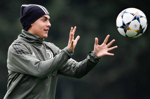 Không thể ra sân, Dybala vẫn cháy hết mình hỗ trợ đồng đội - Bóng Đá