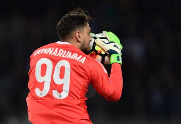 Donnarumma gục hẳn xuống sân khi Milan tiếp tục không thắng - Bóng Đá